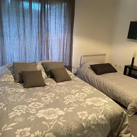 Beau Proche Mer, Gare Et Commerces אנטיב