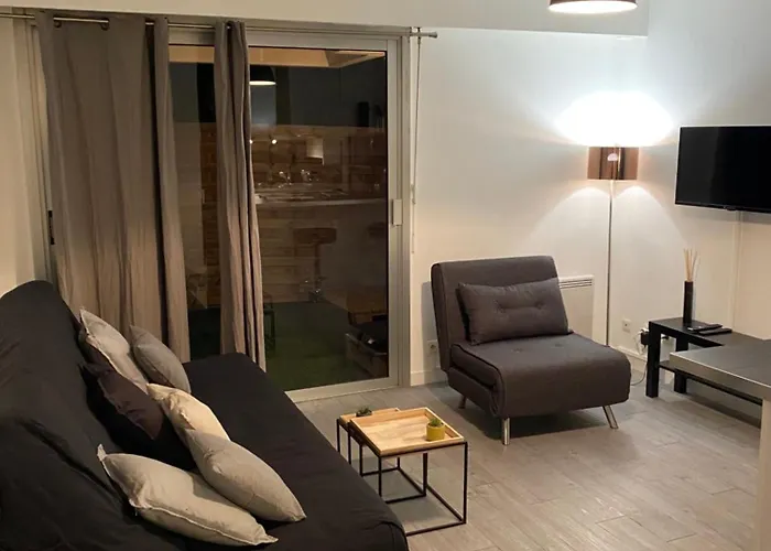 Beau Proche Mer, Gare Et Commerces *