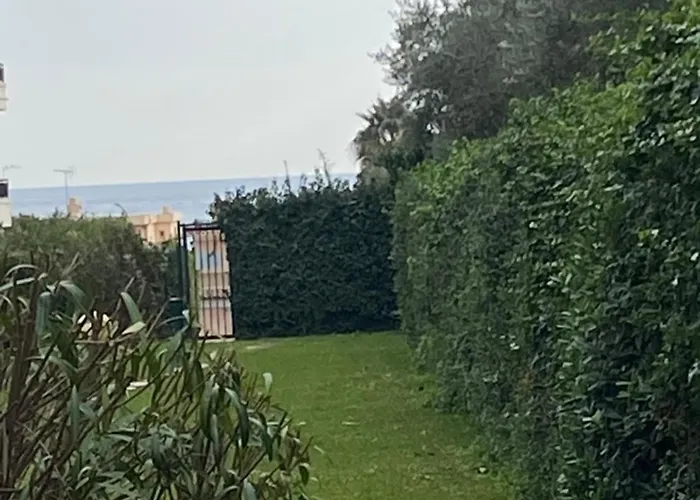 Beau Proche Mer, Gare Et Commerces * אנטיב