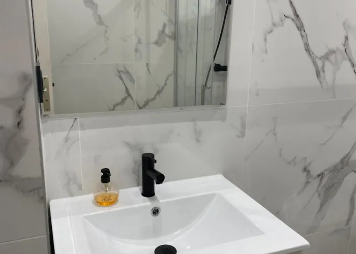 Beau Proche Mer, Gare Et Commerces